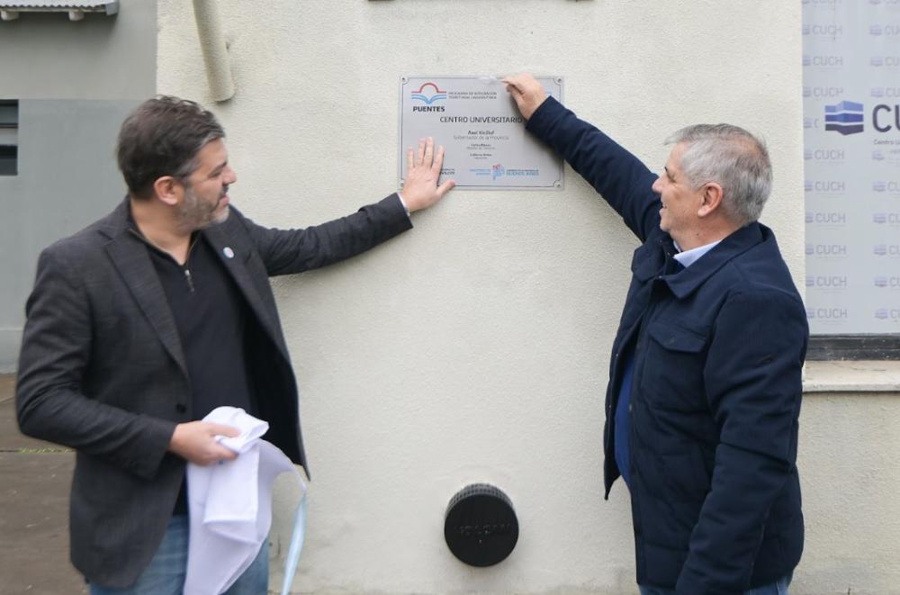 Bianco y Britos inauguraron obras en el Centro Universitario de Chivilcoy y entregaron computadoras Bianco y Britos inauguraron obras en el Centro Universitario de Chivilcoy y entregaron computadoras