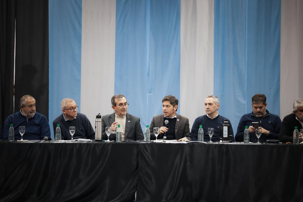 Kicillof se reunió con intendentes, dirigentes gremiales y representantes del sector productivo loca Kicillof se reunió con intendentes, dirigentes gremiales y representantes del sector productivo loca