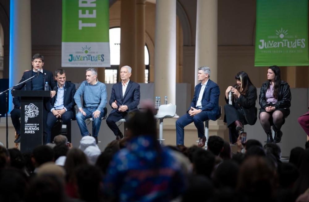 Kicillof encabezó el cierre del 3° Congreso Federal e Internacional de Juventudes Kicillof encabezó el cierre del 3° Congreso Federal e Internacional de Juventudes