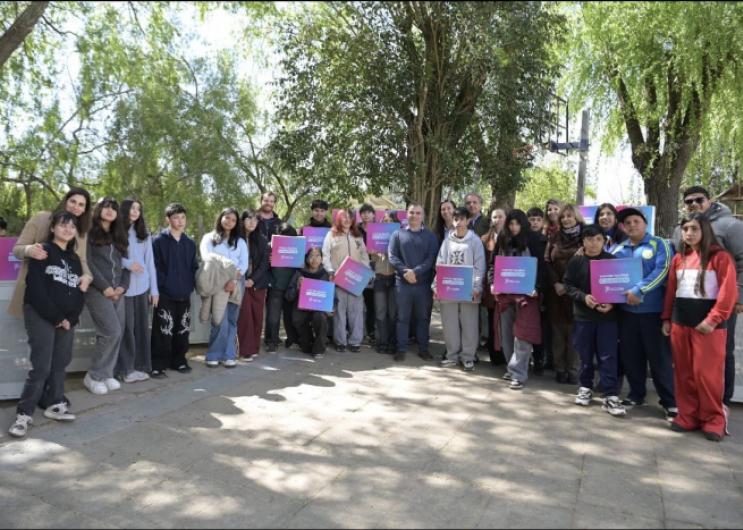 La Provincia entregó 80 computadoras para escuelas de Tigre y San Fernando La Provincia entregó 80 computadoras para escuelas de Tigre y San Fernando