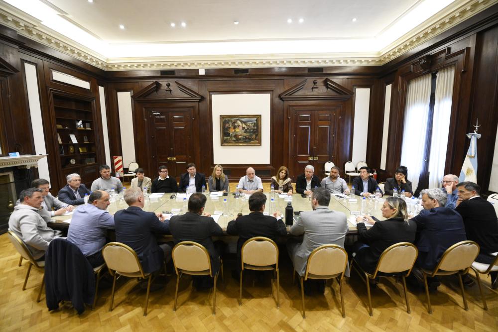 Kicillof y Cuattromo firmaron convenios con municipios para la compra de bienes de capital Kicillof y Cuattromo firmaron convenios con municipios para la compra de bienes de capital
