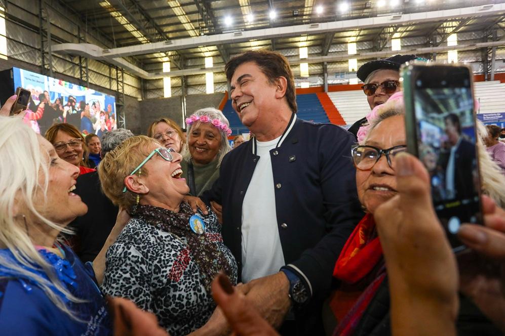 Fernando Espinoza: "Hoy un jubilado tiene que elegir entre comprar medicamentos o comer". Fernando Espinoza: "Hoy un jubilado tiene que elegir entre comprar medicamentos o comer".