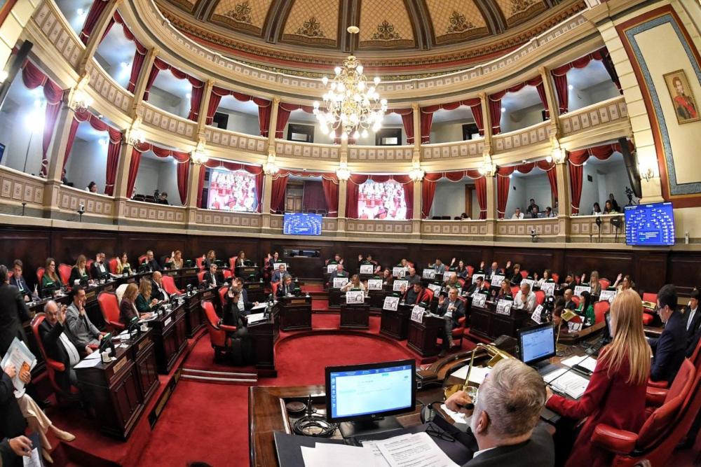 El Senado bonaerense aprobó la Ley Ema para prevenir la violencia digital en las escuelas El Senado bonaerense aprobó la Ley Ema para prevenir la violencia digital en las escuelas