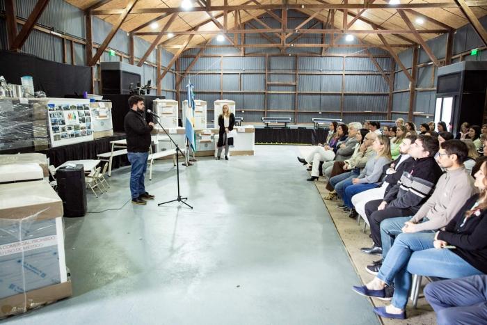 La Provincia entregó equipamiento para cocinas y comedores de 41 escuelas La Provincia entregó equipamiento para cocinas y comedores de 41 escuelas