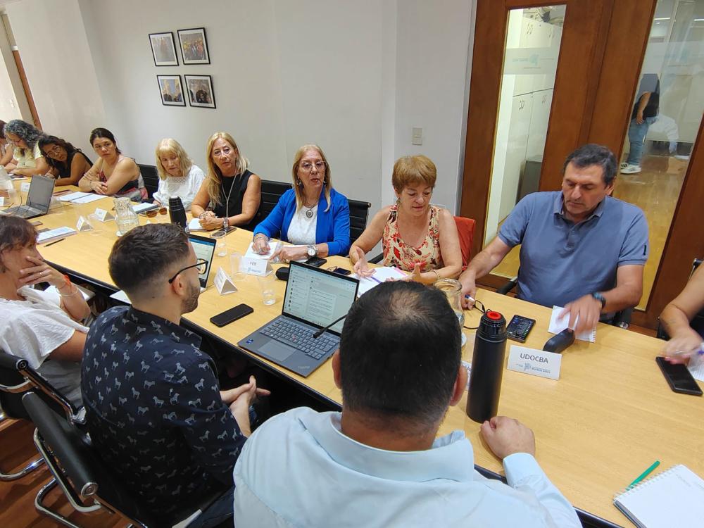 Paritarias bonaerenses: Kicillof ofreció un aumento del 6% a docentes y estatales Paritarias bonaerenses: Kicillof ofreció un aumento del 6% a docentes y estatales