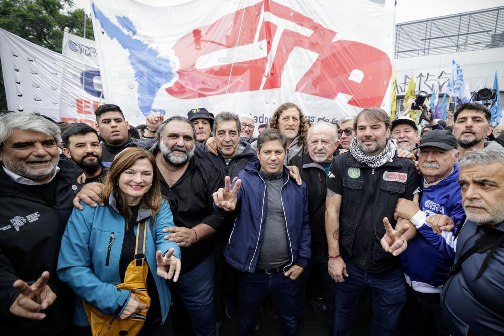 Kicillof participó de la movilización por el Día Internacional del Trabajador y la Trabajadora